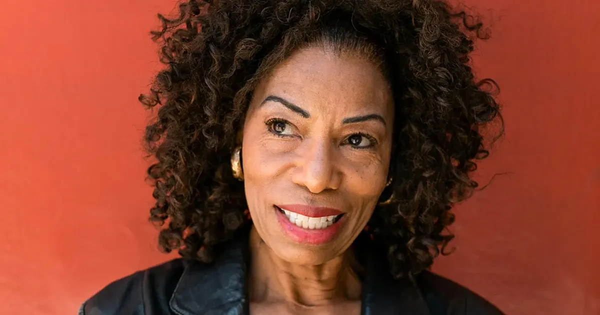 The Connection Between Women's Hair Status and Aging