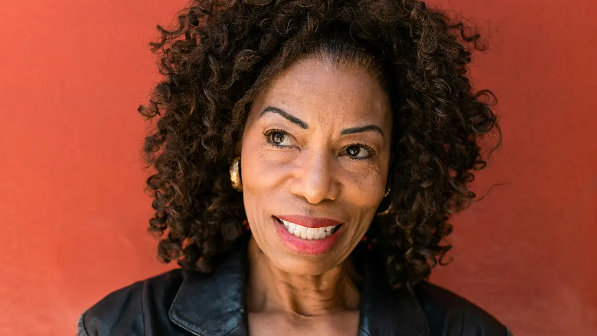 The Connection Between Women's Hair Status and Aging